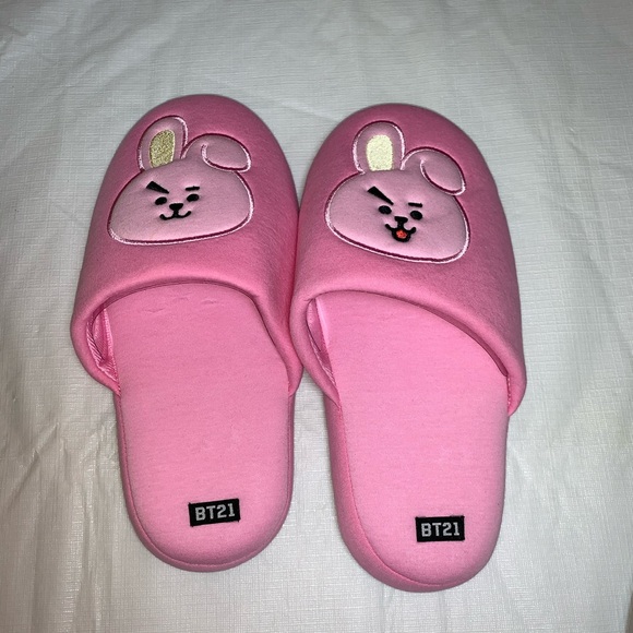 Official BT21 X Home Plus Applique indoor Slipper - Picture 6 of 9